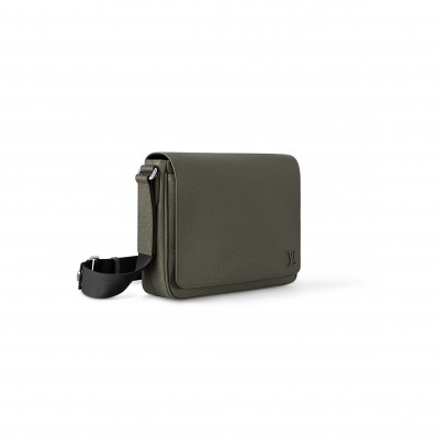 LOUIS VUITTON DISTRICT PM M30970 (26*20*7cm)